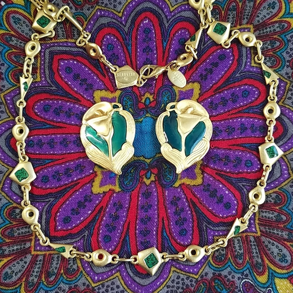 Georgiou earring and necklace set